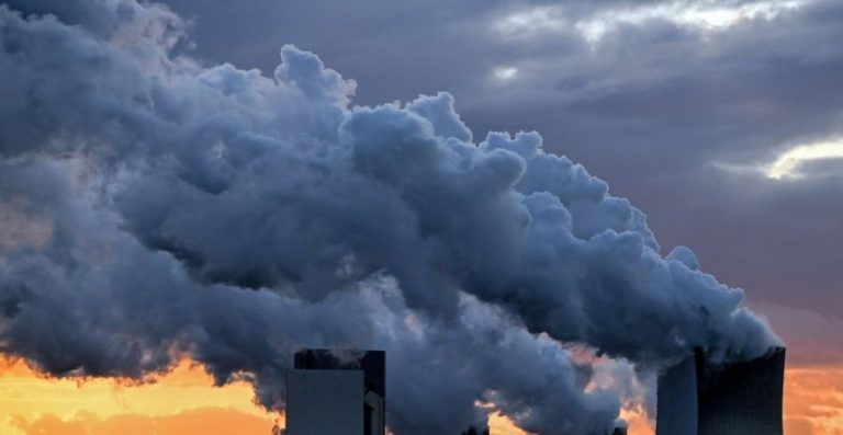 Κομισιόν: Προειδοποιεί την Ελλάδα για ελλειπή ενημέρωση σχετικά με την ατμοσφαιρική ρύπανση