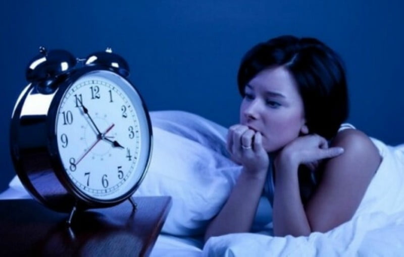 Γιατί δυσκολεύομαι να κοιμηθώ; Πώς να αντιμετωπίσετε την αϋπνία