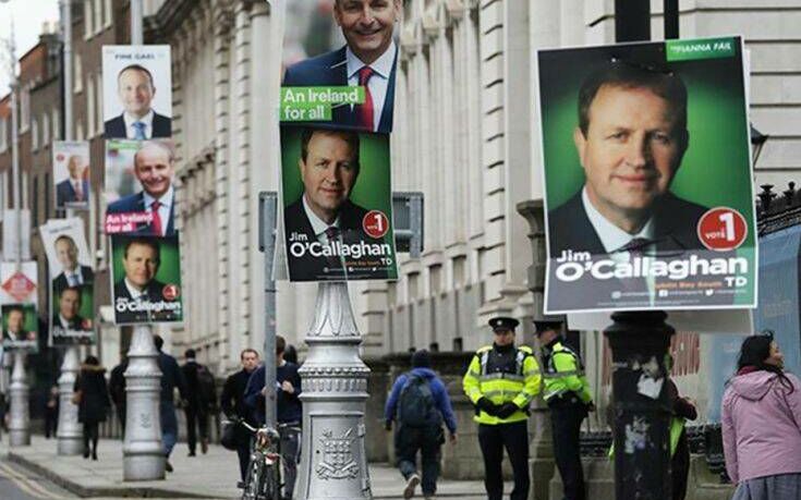 Σχεδόν ισόπαλα σύμφωνα με δημοσκόπηση τα τρία μεγάλα κόμματα στις βουλευτικές εκλογές στην Ιρλανδία