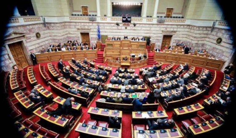 Πέρασε η Συμφωνία των Πρεσπών από την ελληνική Βουλή με 153 «ναι»