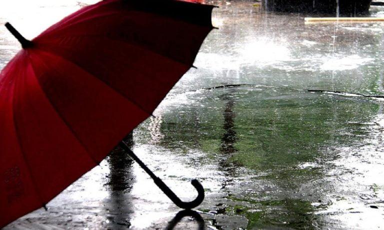 Ο καιρός την Κυριακή: Μάρτης γδάρτης με βροχές και καταιγίδες