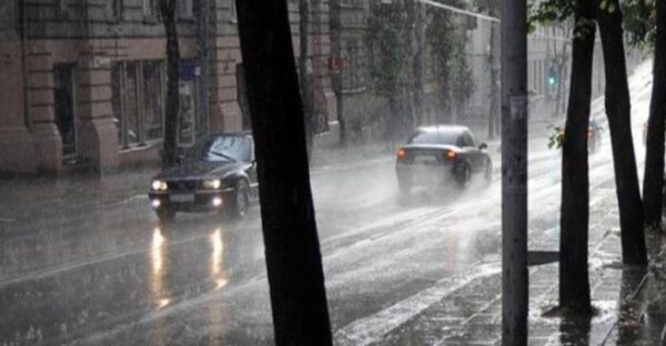 Σαββατοκύριακο με βροχές, τοπικές καταιγίδες και πτώση της θερμοκρασίας