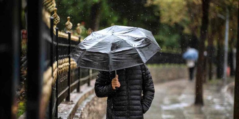 Καιρός: Επιδείνωση με ισχυρές βροχές, καταιγίδες και τοπικές χαλαζοπτώσεις