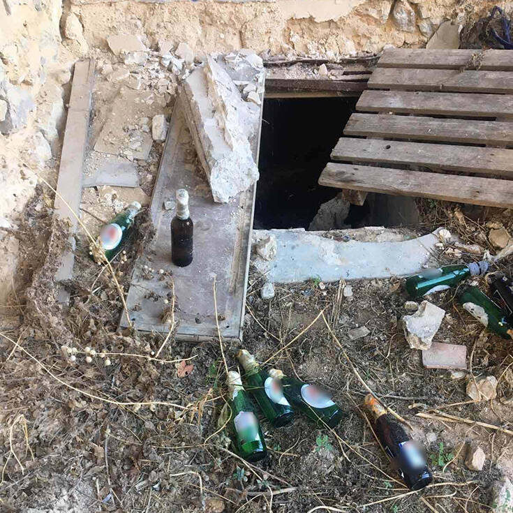 Είκοσι βόμβες μολότοφ βρέθηκαν σε εγκαταλελειμμένο κτίριο στα Εξάρχεια (φωτο)
