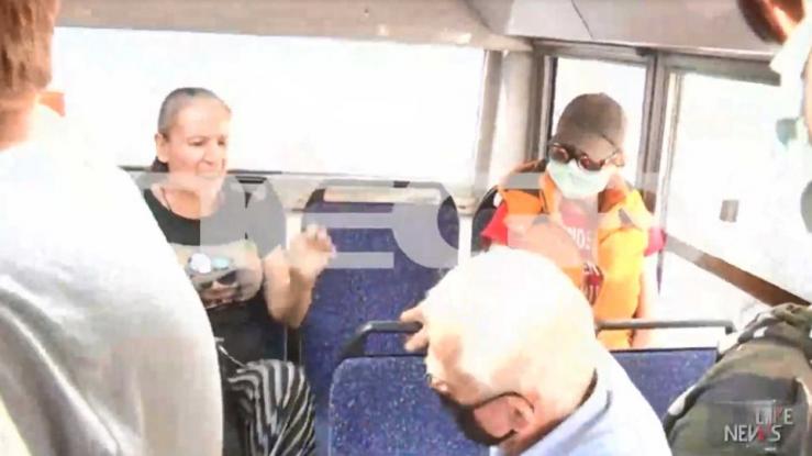 Κορωνοϊός: Άγριος καβγάς σε λεωφορείο ανάμεσα σε ηλικιωμένο και γυναίκα που αρνιόταν τη μάσκα (Video)