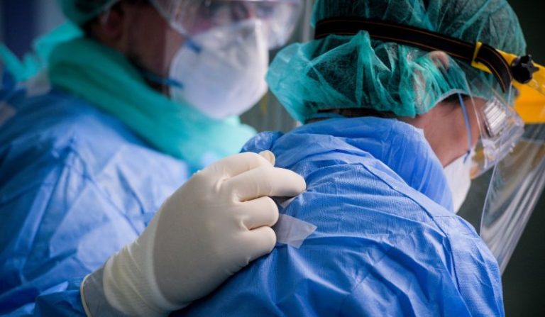 Κορονοϊός: Πώς θα γίνει η επίταξη των ιδιωτών γιατρών – Όλη η διαδικασία