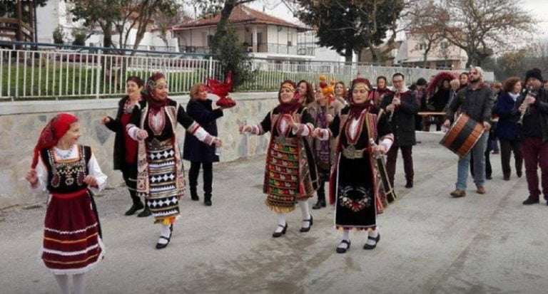 Έθιμα της Θράκης : Σήμερα οι γυναίκες κυριαρχούν και γλεντούν στην Νέα Πέτρα Σερρών