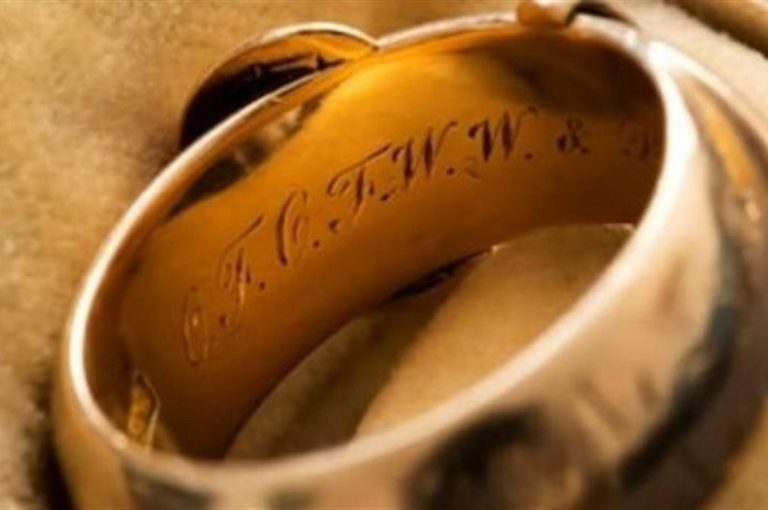Βρέθηκε το κλεμμένο δαχτυλίδι του Όσκαρ Ουάιλντ με την αφιέρωση στα αρχαία ελληνικά