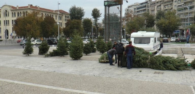 Τα φυσικά χριστουγεννιάτικα δέντρα ανακυκλώνει ο δήμος Θεσσαλονίκης