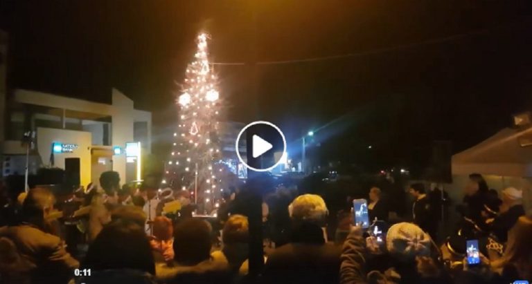 Σέρρες : Με ενθουσιασμό και πυροτεχνήματα άναψε το δέντρο στην Ηράκλεια (video)