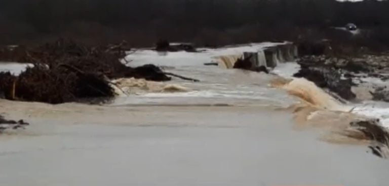 Σέρρες : Ασταμάτητη η βροχή στην Βισαλτία – Ποτάμια οι δρόμοι ,μεγάλες καταστροφές  (video)