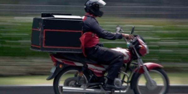 Θεσσαλονίκη: Διανομέας φαγητού δέχτηκε επίθεση με γκασμά, σφυρί και κατσαβίδι! - φωτο
