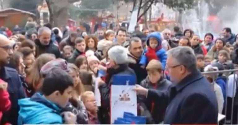 Ονειρούπολη 2018 :Εκατοντάδες δώρα από τον Δήμαρχο Δράμας στα παιδιά(VIDEO)