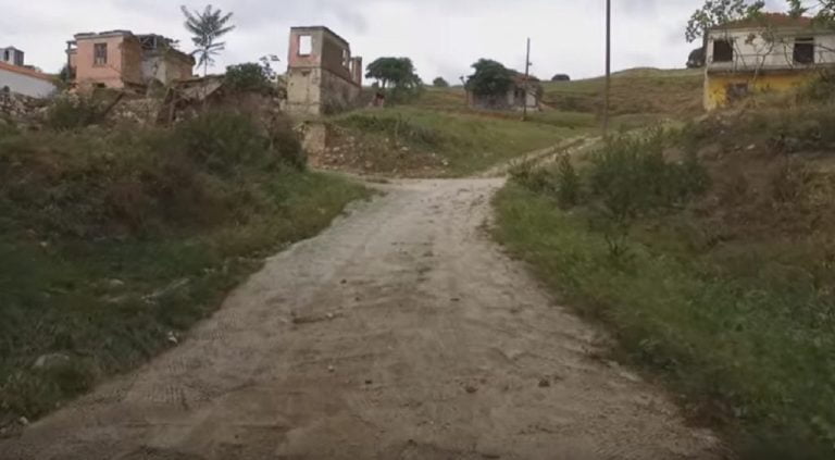 Σέρρες: Πτήση πάνω από τη Δράτσοβα, το χωριό φάντασμα που μέσα σε 20 χρόνια εγκαταλείφθηκε (video)