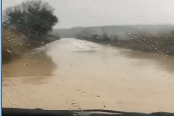 Σέρρες: Πλημμυρισμένος και επικίνδυνος ο δρόμος Ευκαρπίας Κερδυλλίων(video)
