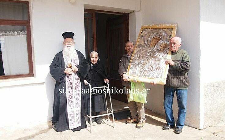 Περιφορά της εικόνας της Παναγιάς στη Σιάτιστα Κοζάνης για την προστασία των πιστών από τον κορονοϊό (φωτο)