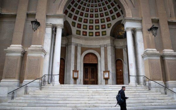 6 εντυπωσιακές ορθόδοξες εκκλησίες στον κόσμο που μαγνητίζουν τα βλέμματα