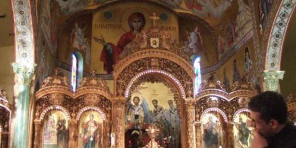 Θεσσαλονίκη: Έσπασε το τζάμι στην είσοδο, μπήκε σε εκκλησία και έκλεψε λαχανικά και αντίδωρα