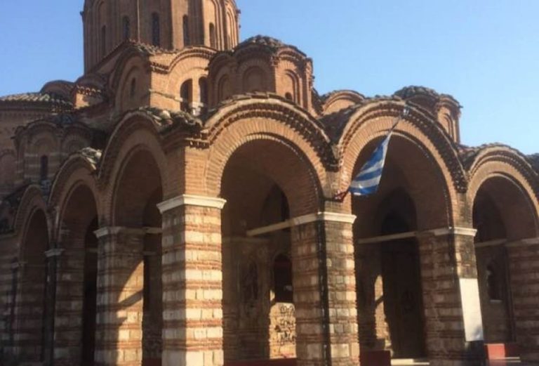 Θεσσαλονίκη: Έγραψαν συνθήματα με σπρέι σε Ιερό Ναό
