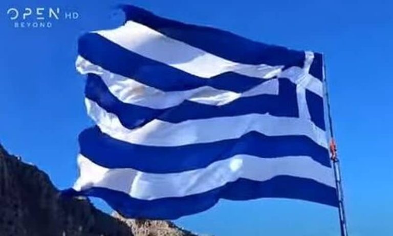 Καστελόριζο: Κρητικός ύψωσε την μεγαλύτερη ελληνική σημαία – Δείτε το βίντεο