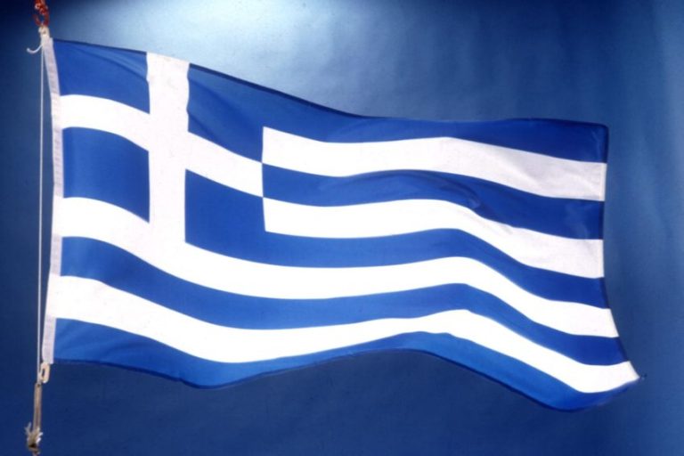 Στην Αλεξανδρούπολη υψώθηκε η μεγαλύτερη ελληνική σημαία επιφάνειας 618 τ.μ