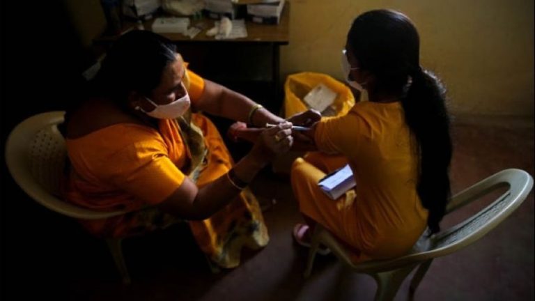 Ξεκίνησε ο εμβολιασμός των εφήβων 15 – 18 ετών στην Ινδία
