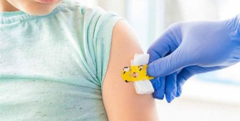 Θεοδωρίδου: Δεν χρειάζεται τρίτη δόση για τους ανήλικους – Τι ισχύει για τον εμβολιασμό των παιδιών που έχουν νοσήσει (video)