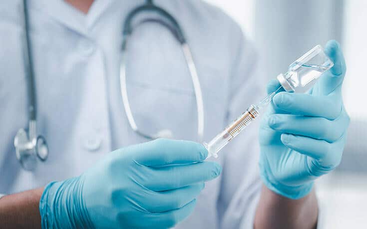 Έρευνα από την FDA για τον άνδρα που ασθένησε μετά τη δοκιμή του εμβολίου της AstraZeneca