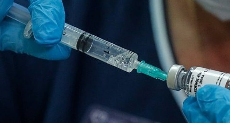 Αρχίζουν οι συνδυασμοί των εμβολίων της AstraZeneca με το Sputnik V