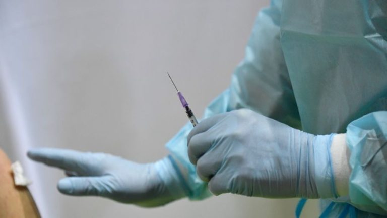 Πέτσας: Τις επόμενες μέρες επέκταση της υποχρεωτικότητας εμβολιασμού