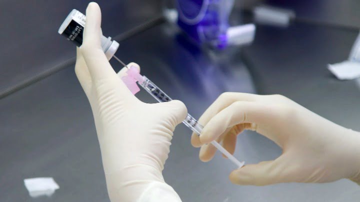 Τρίτη δόση εμβολίου: Ανοίγει η πλατφόρμα για ραντεβού – Ποιες ομάδες θα τη λάβουν