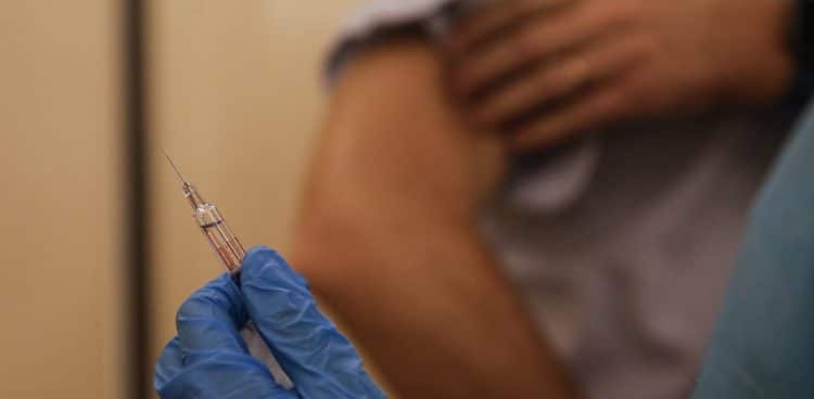 Παυλάκης: Καθολικός εμβολιασμός για να τελειώνουμε με την πανδημία – Καλπάζει η μετάλλαξη Δέλτα