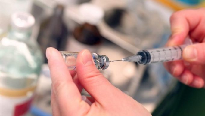 Προειδοποίηση από Ιντερπόλ: Φόβοι για κλοπή και διάθεση εμβολίων «μαϊμού» (video)