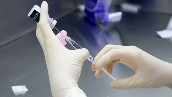 ΕΚΠΑ: Οι αλλεργικές αντιδράσεις στο εμβόλιο έναντι του SARS-CoV-2 είναι σπάνιες