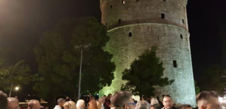 Θεσσαλονίκη: Μεταμεσονύχτια διαμαρτυρία εστιατόρων στον Λευκό Πύργο