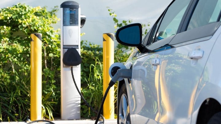 Ηλεκτροκίνηση: Κίνητρα και πριμ για “καθαρά” οχήματα – Πότε θα είναι έτοιμο το νομοσχέδιο