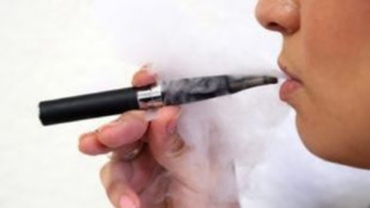 Ο νέος αντικαπνιστικός νόμος – Τι θα ισχύει για το ηλεκτρονικό τσιγάρο