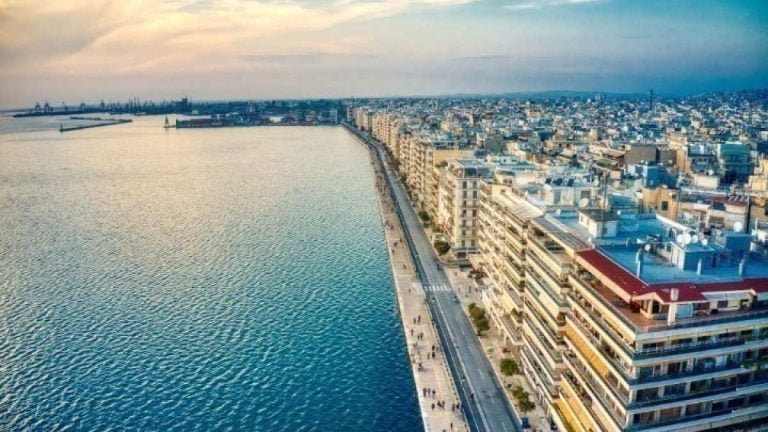 Θεσσαλονίκη: Πλωτά φράγματα για την προστασία του Θερμαϊκού Κόλπου από θαλάσσια ρύπανση