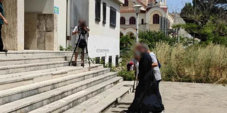 Σοκ στο Αγρίνιο με τον ιερέα που συνελήφθη για βιασμό ανήλικης -Τον κατήγγειλαν δύο αδελφές