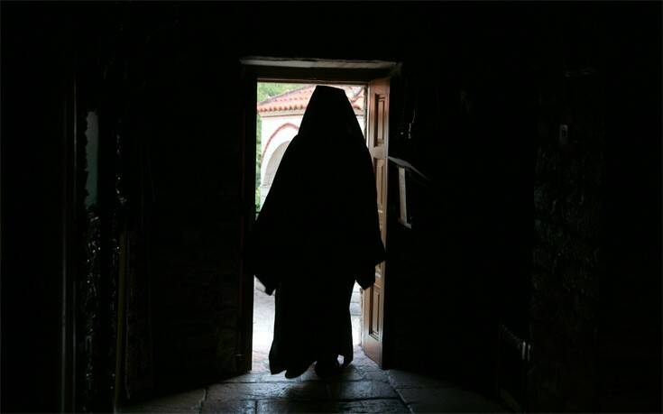 Κορονοϊός: Στον εισαγγελέα η υπόθεση του ιερέα στην Πάτρα που λειτούργησε την 25η Μαρτίου