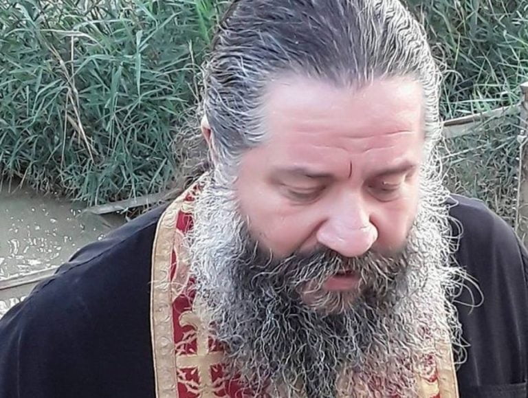 Ιερέας στο Κουκάκι: Η Θεία Κοινωνία δεν απαγορεύεται – Το έκανα ακολουθώντας την ιερατική μου συνείδηση
