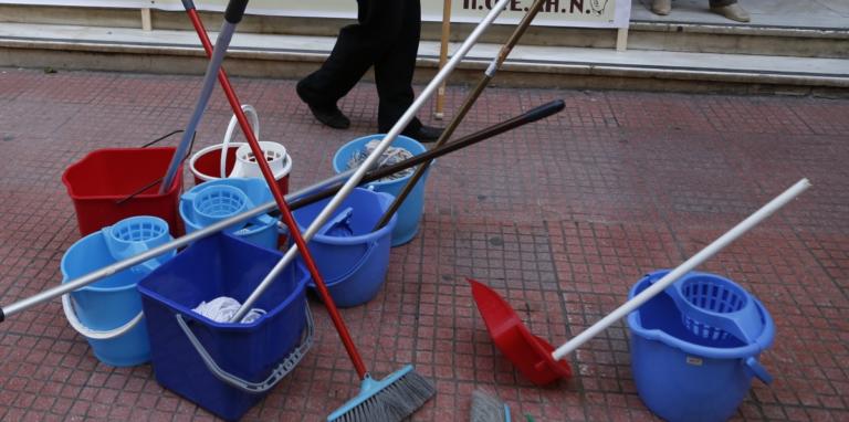 Μόνιμη και πλήρη εργασία ζητούν οι καθαρίστριες των σχολικών κτηρίων