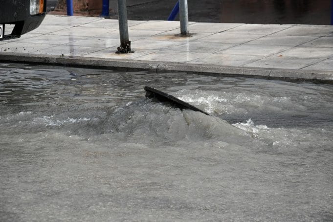 Χιονοπτώσεις στα βόρεια, πλημμύρες στη Στερεά Ελλάδα – Συναγερμός και στο Αγρίνιο