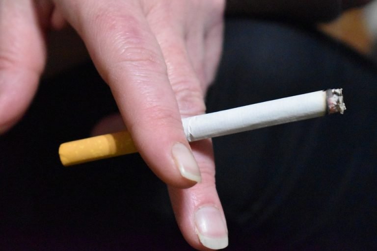 Σύψας για κορονοϊό: Κινδυνεύουν περισσότερο οι καπνιστές