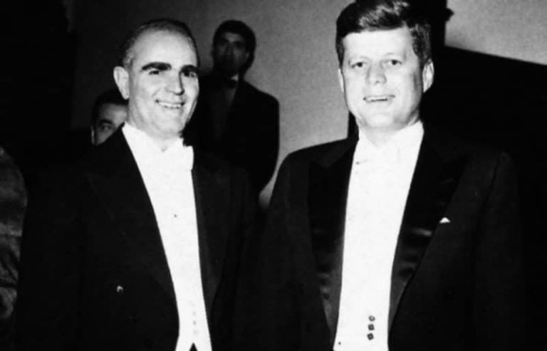 57 χρόνια από τη δολοφονία του Κένεντι – Η τραγική είδηση στον ελληνικό Τύπο και οι εκδηλώσεις αγάπης