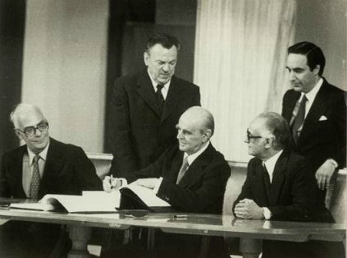 Ίδρυμα Κωνσταντίνος Καραμανλής: 28 Μαΐου 1979- Η Ελλάδα εντάσσεται στη μεγάλη ευρωπαϊκή οικογένεια