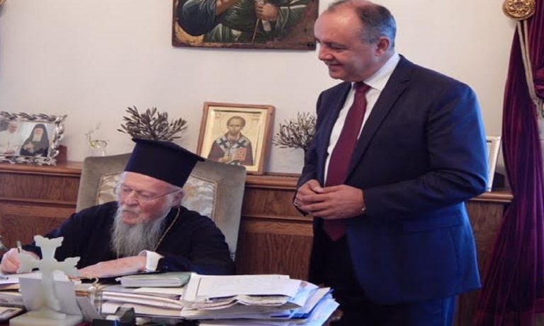 Κατ’ ιδίαν συνάντηση στο Φανάρι του ΥΜΑΘ Θόδωρου Καράογλου με τον Οικουμενικό Πατριάρχη