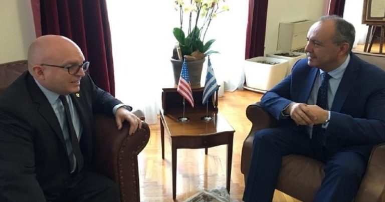 Με τον υφυπουργό Μακεδονίας – Θράκης Θ. Καράογλου συναντήθηκε ο ΥΦΥΠΕΞ των ΗΠΑ Φ. Ρίκερ