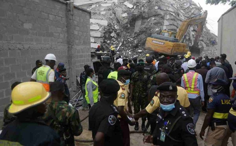 Κατάρρευση κτιρίου στη Νιγηρία: Στους 6 οι νεκροί, 100 άνθρωποι αγνοούνται