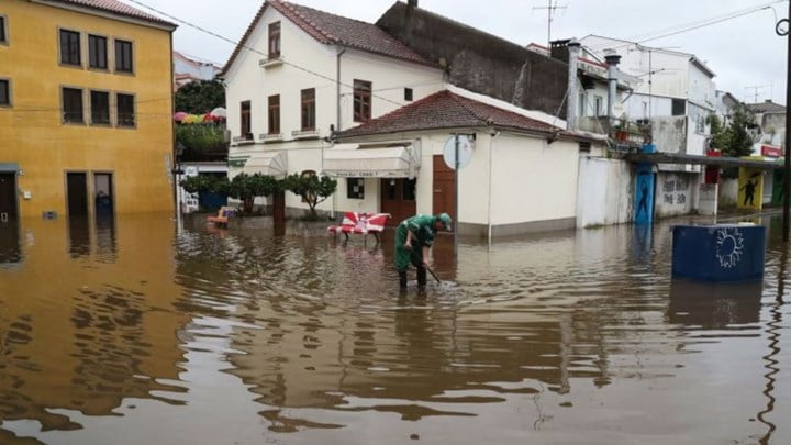Η καταιγίδα ‘Έλσα’ πλήττει τη Δυτική Ευρώπη : Οκτώ νεκροί σε Ισπανία και Πορτογαλία (φωτο)
